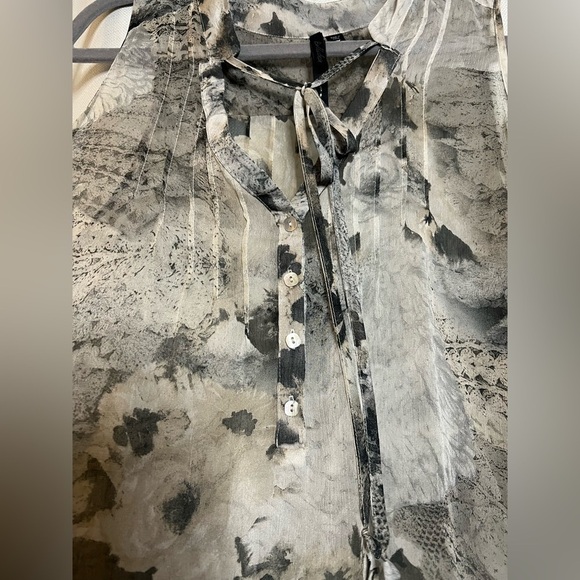 Bellatrix Sheer White and Black Rose Blouse Medium - Picture 4 of 9